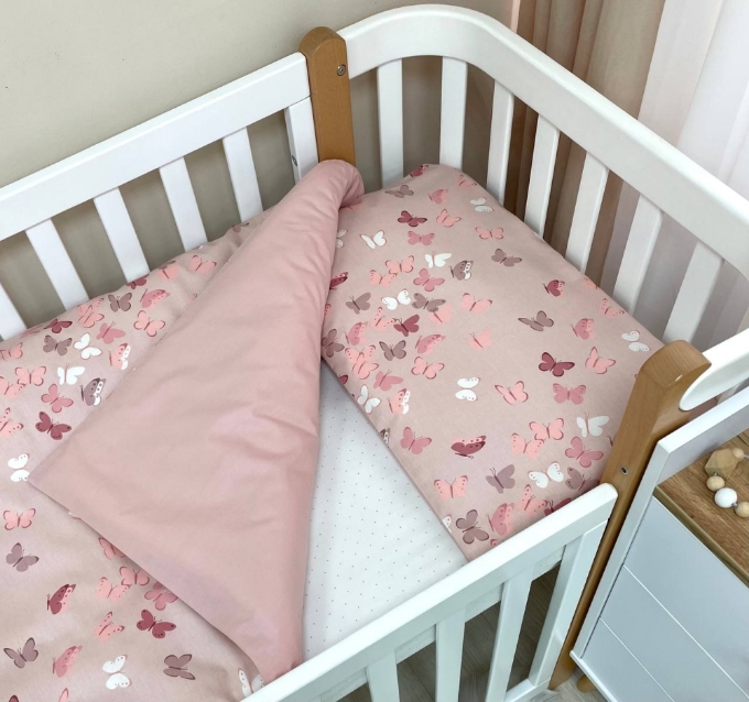 Set lenjerie de schimb pentru patut bebe 3 piese Fluturi roz (3)